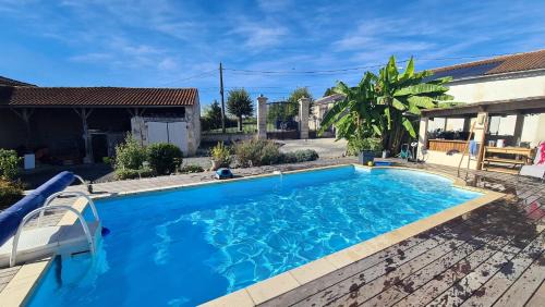 Echebrune House | Relaxing Gîtes for Groups at Domaine d'USSON with Ocean Views