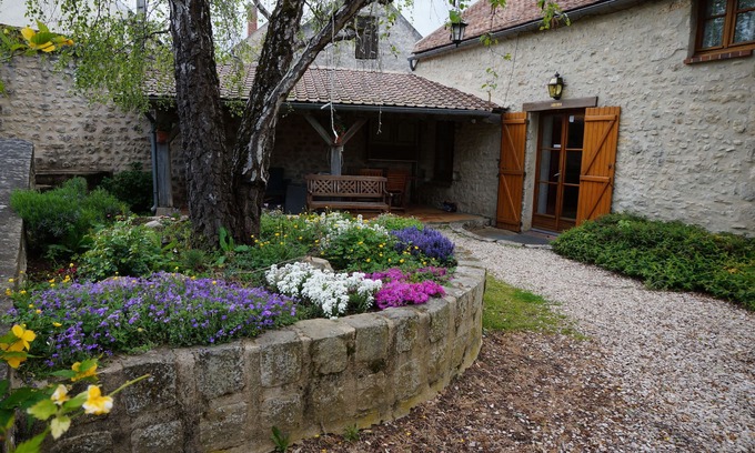 Poligny Cottage | Guest Rated 10/10: Gîtes de la Fontaine Gargot Cottage