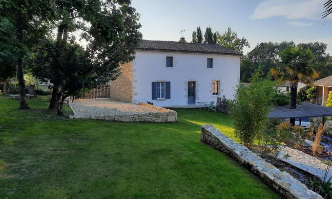 Echire Apartment | Pet-Friendly Retreat at Gîtes de la Mousseterie - 9.5/10