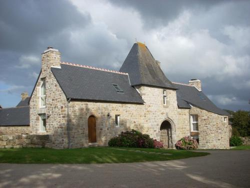 Crozon House | Pet-Friendly Gîtes du Manoir de Goandour with Kitchen