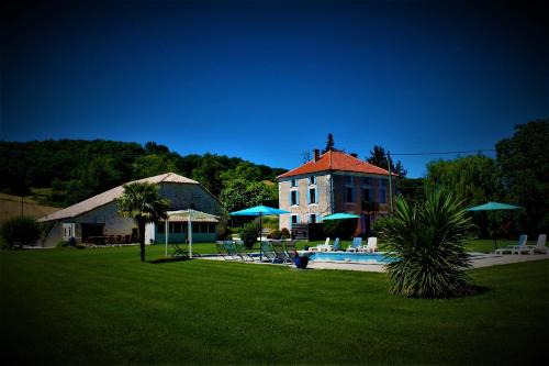 Roquecor House | Discover Gîtes Grand Pré & La Roulotte: 4-Star Oceanfront Retreat