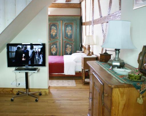 Riquewihr Apartment | Experience Gîtes les Bains: 4-Star Stay with Dining Options