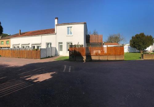 Saujon House | Comfortable Gîtes in Saujon with Family & Pet-Friendly Options