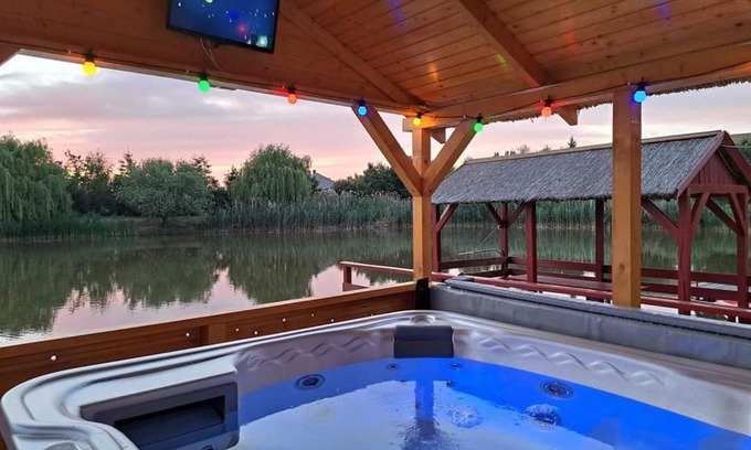 Vajdacska House | Gólya-Tó Vendégház: Family-Friendly Retreat with Hot Tub