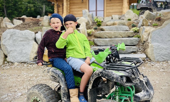 Koscielisko Cottage | Unforgettable Góralska Chatka: Pet Friendly & Spa Retreat