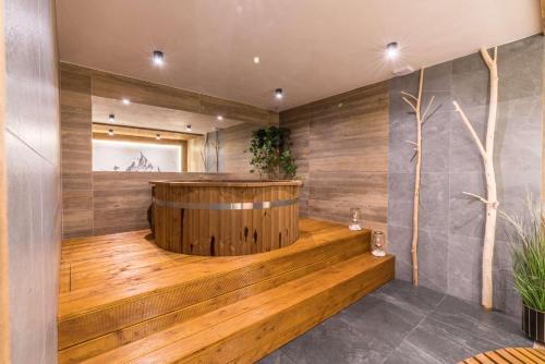 Banska Wyzna Ski Chalet | Góralska Dolina: Guest Rated 9.8 with Hot Tub & Kitchen