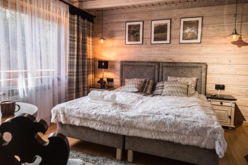 Nowy Targ Ski Chalet | Inviting Góralska Willa: Family-Friendly with Kitchen Amenities