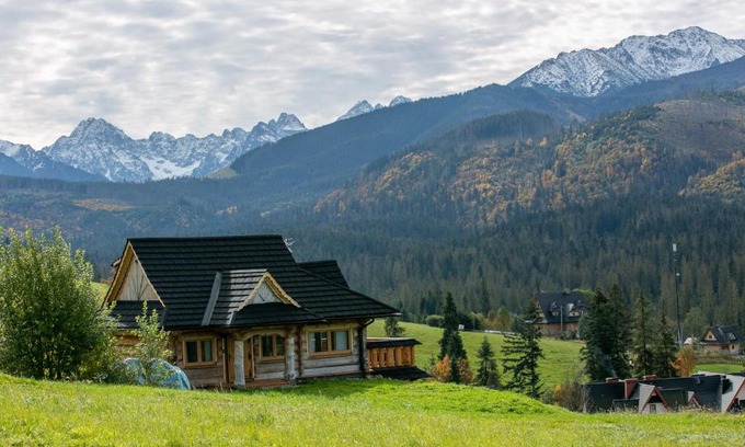 Male Ciche Ski Chalet | Explore Górski Domek DeLux: Child-Friendly Retreat