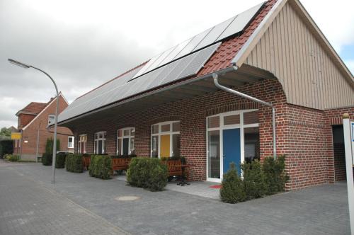 Wettringen Apartment | Discover Göcke's Haus und Garten - Pet Friendly Retreat