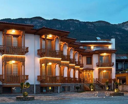 Akyaka Hotel | GÖKTÜRK OTEL: Oceanfront Stay with Breakfast Included