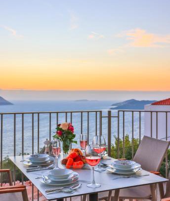 Kas Apartment | Oceanfront Comfort at Gökyüzü Suit Apart - 4-Star Stay