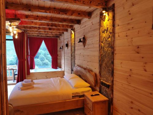 Cayirduzu Hotel | Göl Manzaralı İhvan Suite: Pet-Friendly & Hot Tub Delight