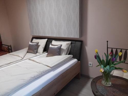 Komlo Apartment | Götzer Apartman: Guest Rated 9.7 with Breakfast Included