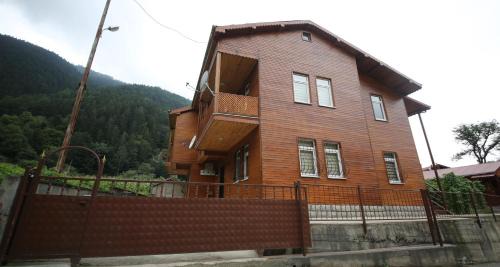 Caykara Apartment | Günes Apart: Family-Friendly Stay with Kitchen & Breakfast