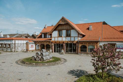 Wielki Gleboczek Hotel | Relax at Głęboczek Vine Resort & Spa: Pet-Friendly Retreat
