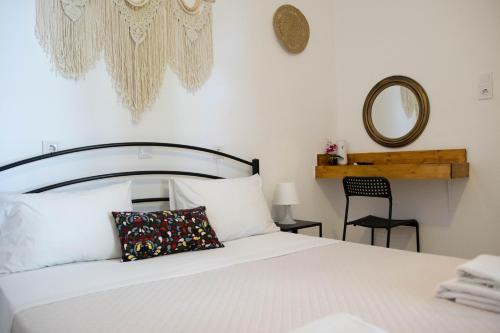 Marmari House | Discover G&A Rooms Marmari: Highly Rated Getaway Awaits