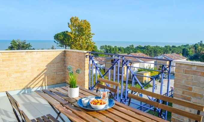 Foggetta Apartment | G.Bay C25: Hill View Apartment with Pool and Balcony
