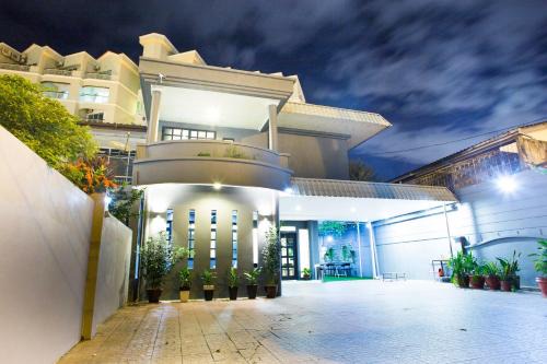 Tanjung Bungah Bed & Breakfast | Cozy G Beach Front Villa with Ocean View Amenities