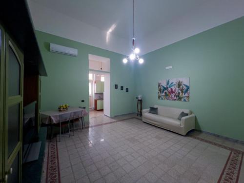 Torre Annunziata House | G&G House