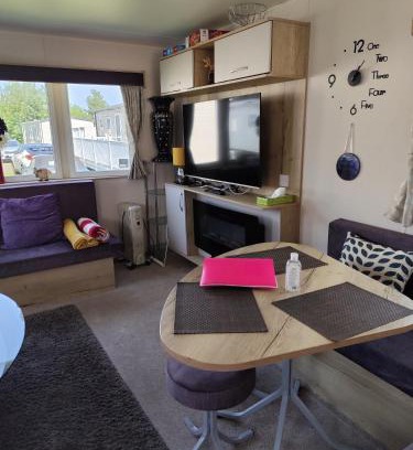 Prestonpans Resort | Family-Friendly G & M Static Caravan in Edinburgh with Pool