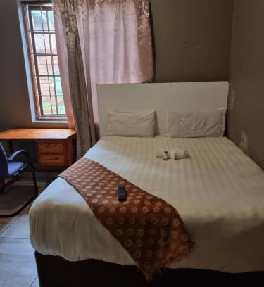 Sunnyside Bed & Breakfast | Budget-Friendly Stay at G On M Guest House