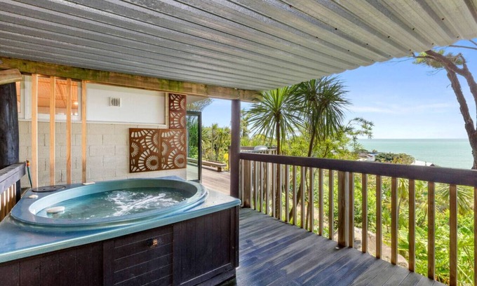 Raglan Apartment | Romantic Getaway at G SPOT LOWER LEVEL with Pool & Spa