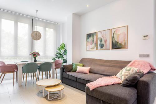 La Roqueta Apartment | Prime G&V Apartments Near City Center - Family Friendly Stay