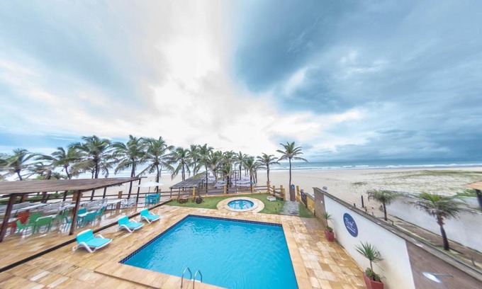 Porto das Dunas Hotel | Relax at Milos Beach Hotel with Ocean Views & Pool Access