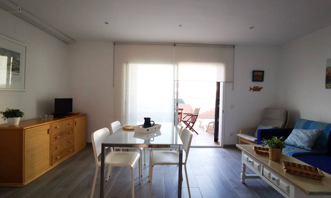 Palamos House | Cozy G6-House Steps from La Fosca Beach with Ocean Views
