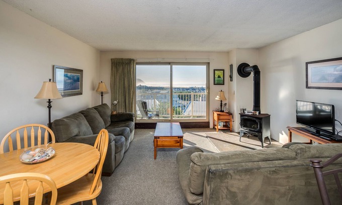 Gearhart Condo | Pet-Friendly Oceanview Retreat with Top Guest Rating 9.4