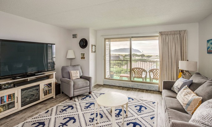 Gearhart Condo | Pet-Friendly Retreat with Ocean View and Spa Access