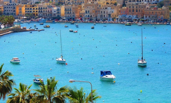 Marsaskala Apartment | Seaview Apartment: Beachside Oasis with Oceanfront Pool
