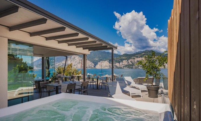 Malcesine House | Gabbiano: Oceanfront Retreat with 9.5/10 Guest Reviews