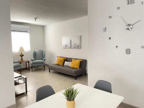 Mexicali House | Accessible Retreat at Gabby’s: Family-Friendly Getaway
