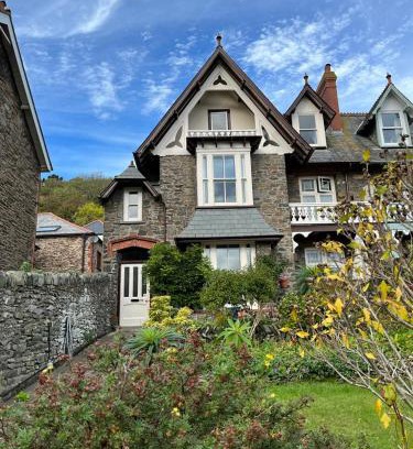 Lynton House | Top-Rated Gable Lodge Guest House: Family-Friendly Retreat