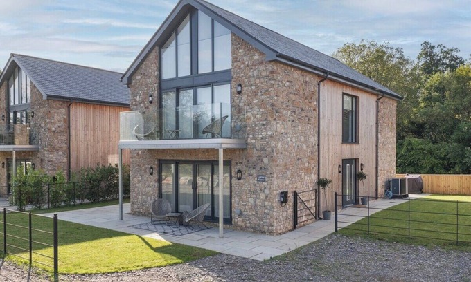 Holcombe House | Gable View Summary: W