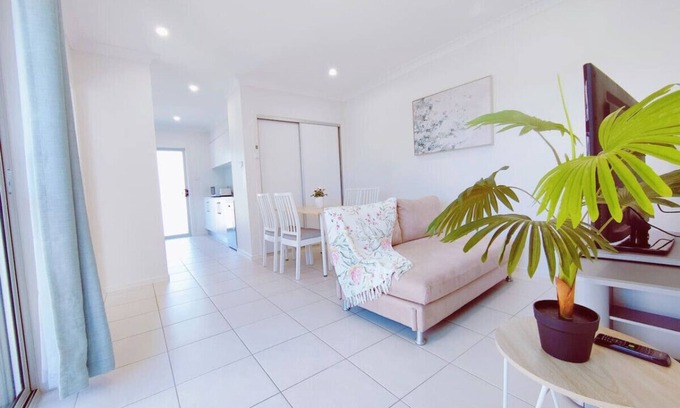 Maraylya House | Cozy Gables/Box Hill Granny Flat with WiFi for Families