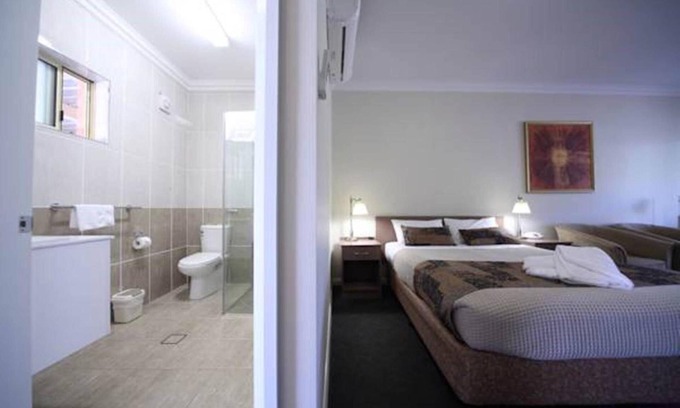 Gundagai Hotel | Family-Friendly Stay at Gabriel Motor Inn with Breakfast