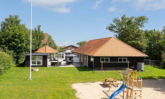 Hojer House | Gabriele: Relaxing Retreat with Ocean View & Pool Access
