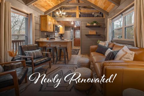Lookout Valley Neighborhood Association House | Eco-Friendly Gabriele Cabin Retreat with Hot Tub & Fireplace