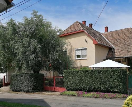 Szolad House | Experience Comfort at Gabriella Ház - Rated 9/10!