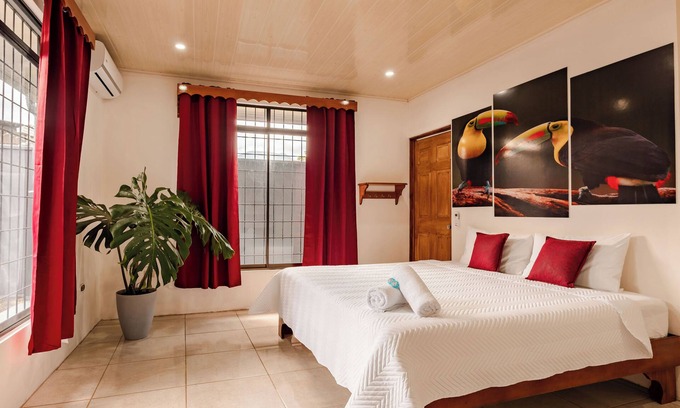 Barrio Pilo House | Gaby's Home In La Fortuna, Arenal Volcano