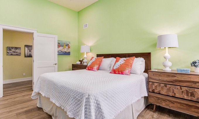 Old East Hill Cottage | Discover Gadsden Hideaway: Oceanfront Retreat in East Hill
