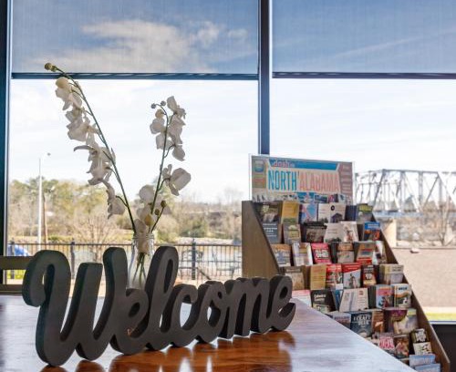 Gadsden Hotel | Welcoming Gadsden Inn and Suites with Pool & Restaurant