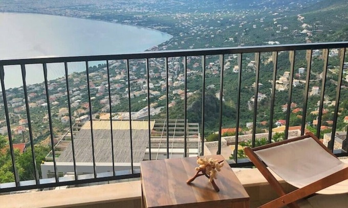 Diasella House | Gaia Guest House: Breathtaking Sea & Mountain Views