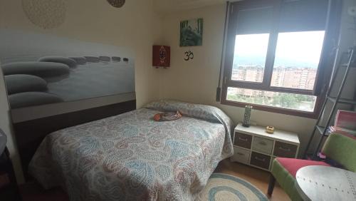Santutxu House | Comfortable GAIA Double Room with Shared Bathroom