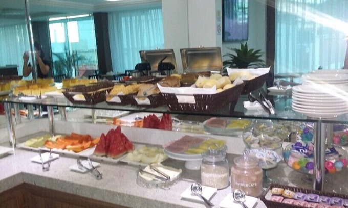 Cavaleiros Hotel | Gaia Suites Macaé: Guest Rated 10/10 with Family Amenities