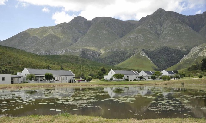 Swellendam Bed & Breakfast | Exceptional Gaikou Lodge: Pool, Restaurant & 10/10 Reviews