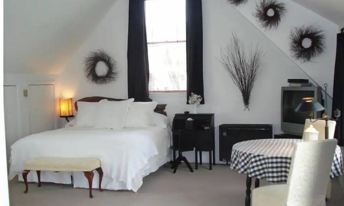Coudersport Apartment | Highly Rated Gail Eustace Dupont Guesthouse with Breakfast