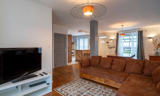 Brive-la-Gaillarde House | Gaillarde: Inviting Home with Large Garden for Families